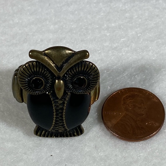 2/$15 aged brass tone owl elastic stretch ring - Picture 5 of 5